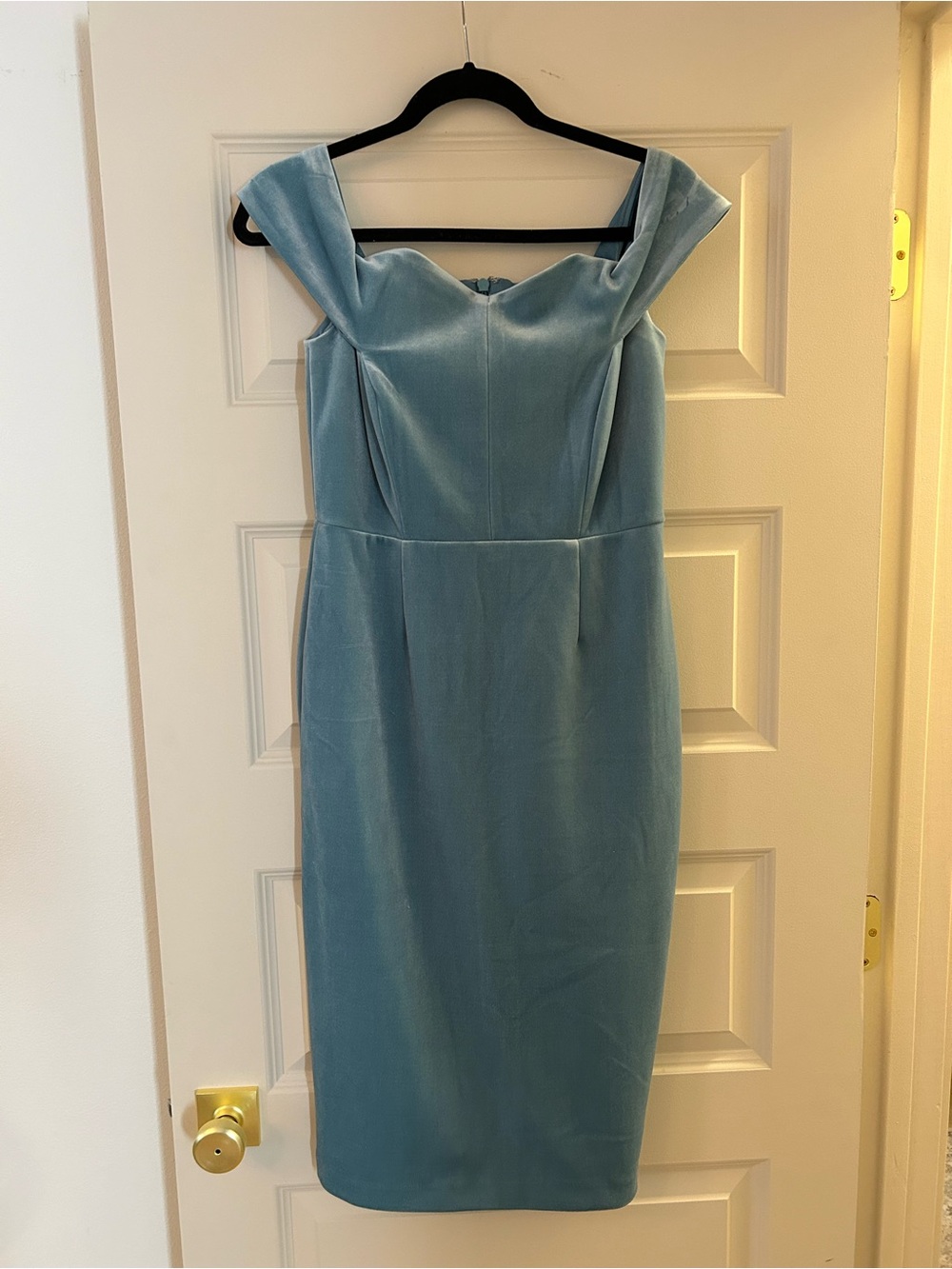 Eva Mendes Nyc Sky Blue Velvet
Dress Sheath Knee Length - 6